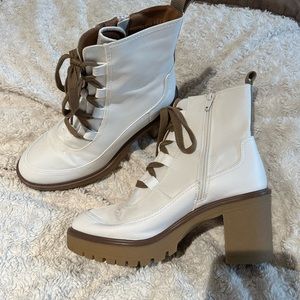 UNIVERSAL THREAD size 9 Off-White Women's Boots NEW Wear Short Dresses! $48